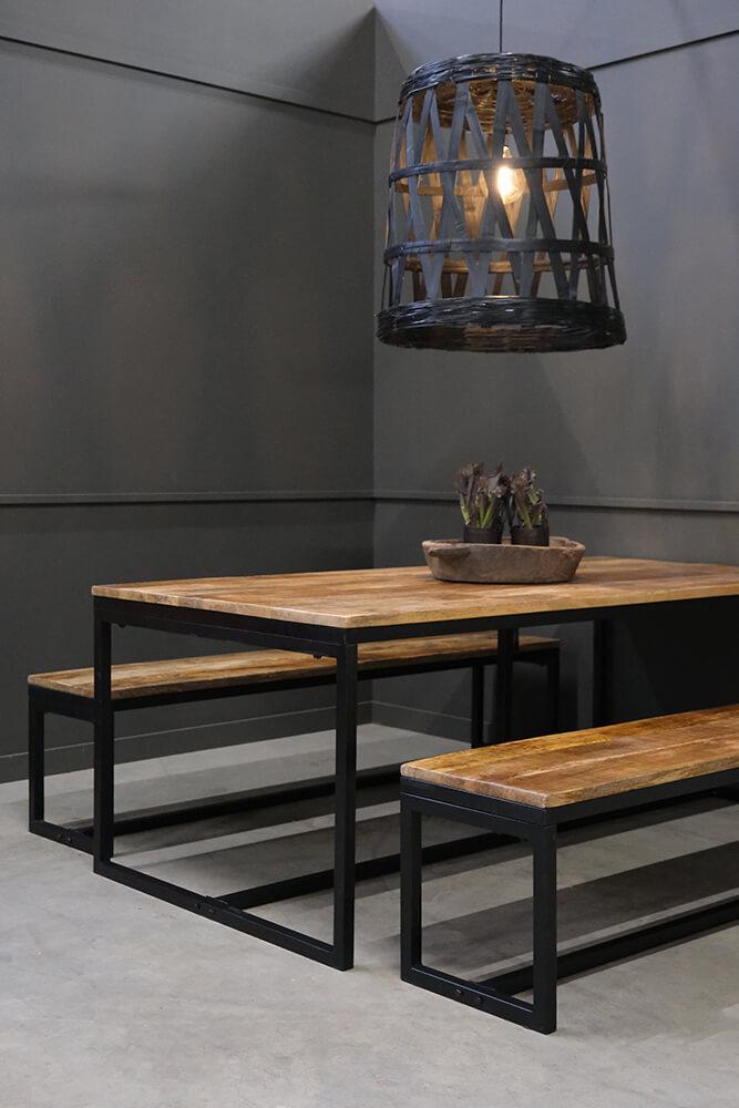 Trademark Ronaldo plankebord med sort rammestel Trademark Ronaldo plankebord med sort rammestel