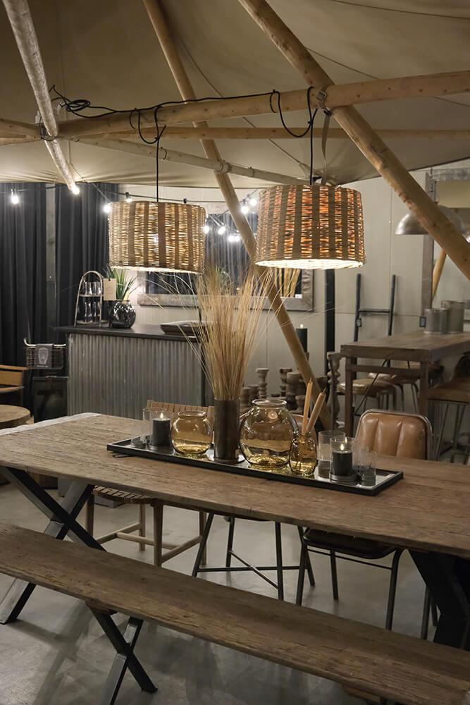 Trademark Poovar plankebord i genanvendt træ – Inkl. Sort X stel. Trademark Poovar plankebord i genanvendt træ – Inkl. Sort X stel.