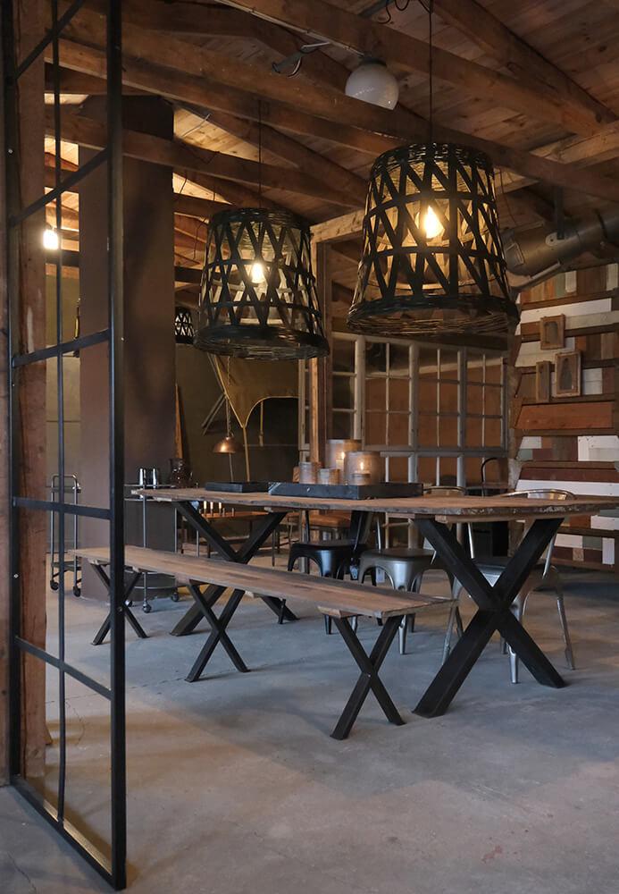 Trademark Poovar plankebord i genanvendt træ – Inkl. Sort X stel. Trademark Poovar plankebord i genanvendt træ – Inkl. Sort X stel.